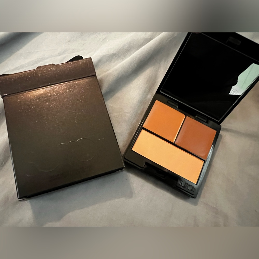 Surrat Beauty concealer palette